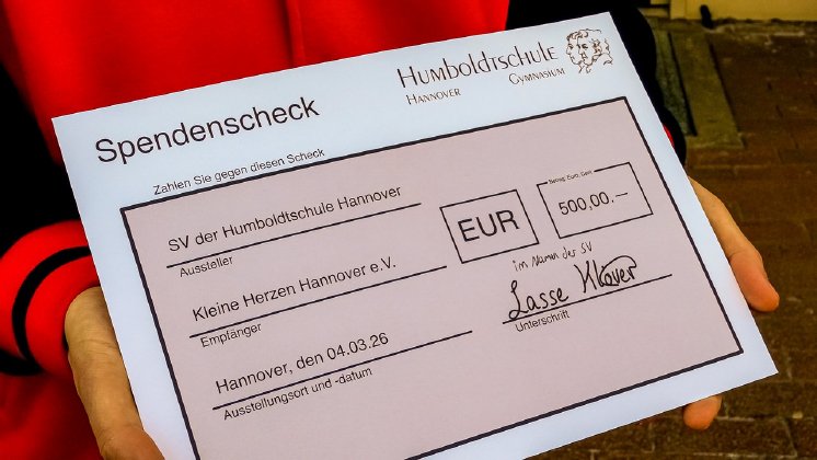 2026.03.04-Humboldschule-Spendenscheck.jpg
