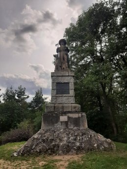 Denkmal von Jan Sladky Kozina auf dem Hügel Hradek_Ivana Danisch.jpg
