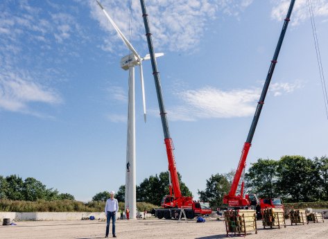 CEO LarsViebrock-Windrad-Aufbau-1.jpg