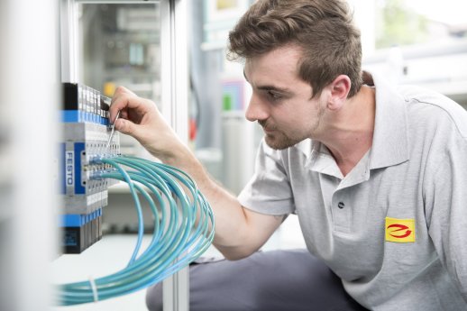 elektroniker-fuer-automatisierungstechnik-zveh_04.jpg