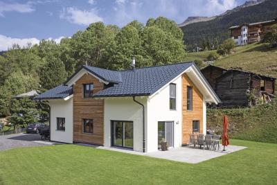 Idyll inmitten der Schweizer Alpen - Einfamilienhaus mit gelungenem Materialmix