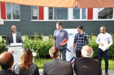 aik Präsident Uwe Schüler zur Preisverleihung mit den Preisträger v.l.: Timm Paulsen (1. Platz), Nils-Lasse Kohrn (2. Platz) und Harman Taha Otmann (3. Platz) (Foto FH Lübeck)