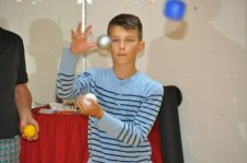 Jonglierkurs für Kinder und Erwachsene - Präsenz-Workshop - www.einsteigerkurs.jonglierschule.de