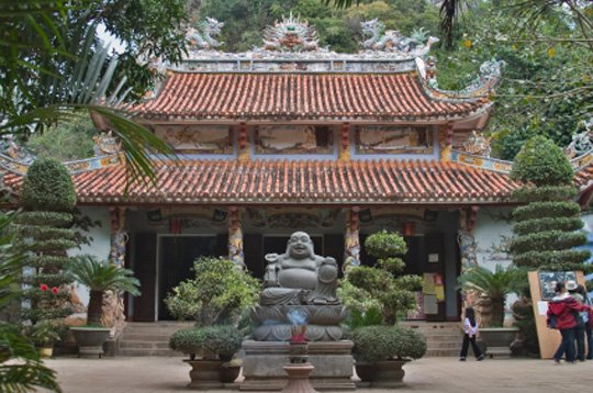 Vietnam_danang-temple-marble-mountain-xsmall.jpg