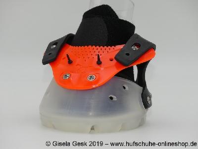 Gisela Gesk Lieblingsfarbe vieler Reiter. Transparent Orange des Floating Boot.