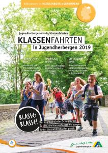 Der neue Katalog „Klassenfahrten in Jugendherbergen 2019“ / Foto: Klassenfahrt an die Ostsee