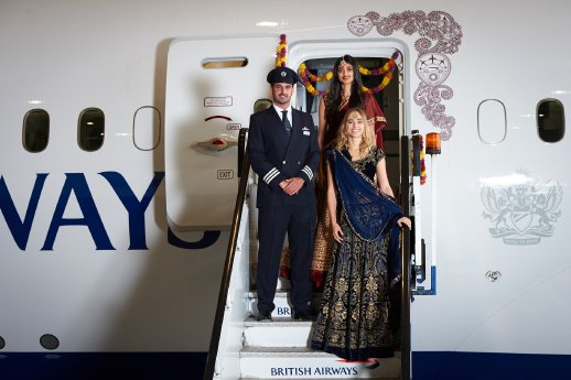 British Airways Pilot Suneil Banerjee, Neelam Gill und Suki Waterhouse feiern Erstflug von .JPG
