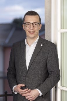 AAA_Portrait Krug 5 stehend.JPG