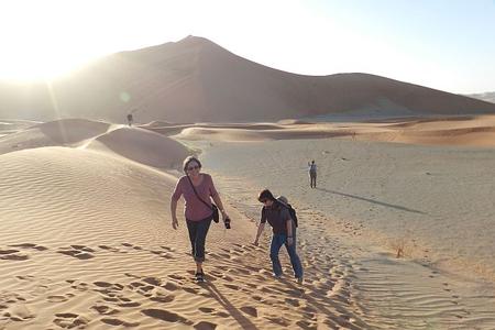 Wikinger-Gruppen erobern im Oman gemeinsam die gigantische Sandwüste