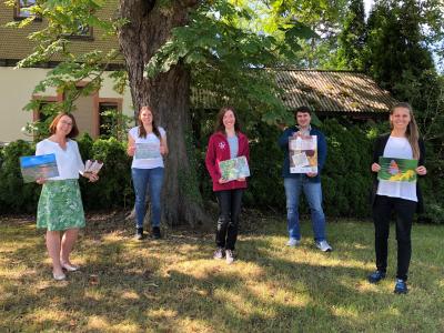 Hoffen auf rege Beteiligung am Fotowettbewerb: Anja Püchner, Vorsitzende des Trägervereins des Naturschutzgroßprojektes Vogelsberg, Praktikantin Julia Blumensaat, Assistentin im Naturschutzgroßprojekt Judith Höck, Projektleiter Ruben Max Garchow und Michaela Fedeli, stellvertretende Leiterin des Naturschutzgroßprojektes (von links). Foto: Jennifer Sippel / Vogelsbergkreis