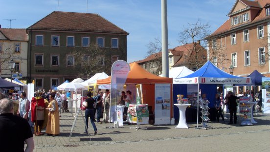 Tourismus Messe am Marktplatz.jpg