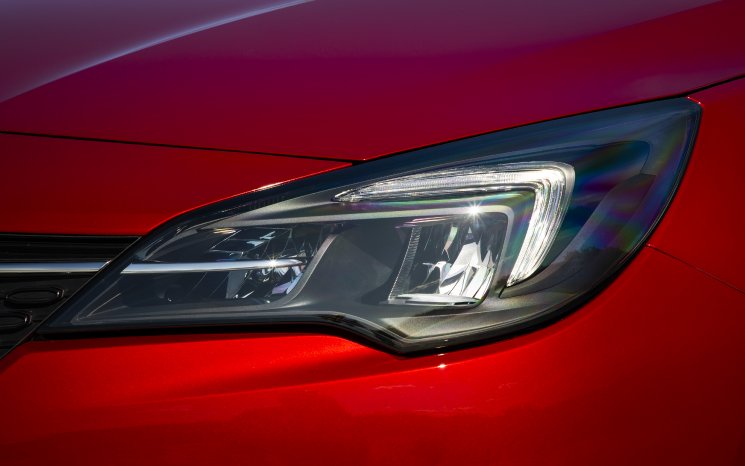 Opel-Astra-LED-Headlights-509011.jpg