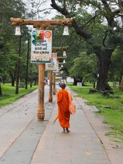 Mönch in Anuradhapura