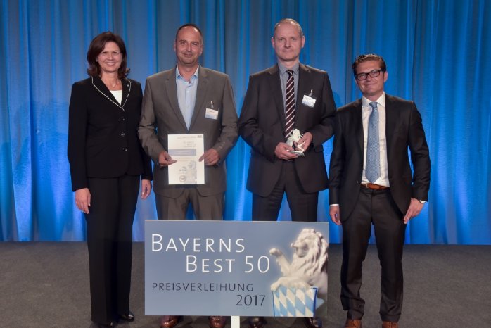 So sehen Sieger aus Bernd Bayerköhler (Mitte links) und Christoph Blaß (Mitte rechts) bei der Pr.jpg