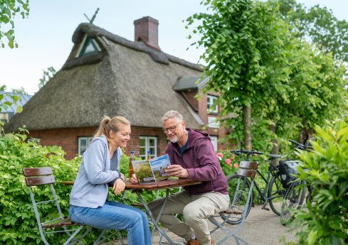Radfahren_Pause im Cafe.jpg
