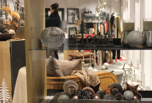 Geschmückte Schaufenster MOdesign Schweriner Höfe (c) STADTMARKETING GmbH Schwerin.jpg