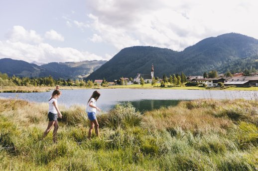 Kinder am Pillersee im Pillerseetal c Tirol Werbung, Robert Pupeter.jpg