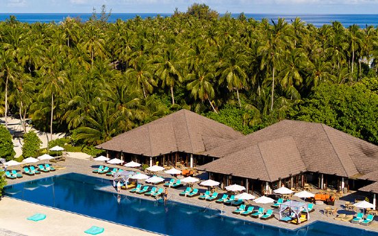 ATMOSPHERE KANIFUSHI MALDIVES - LIQUID - MAIN POOL BAR - LIFESTYLE - 12_2024 - 1.jpg