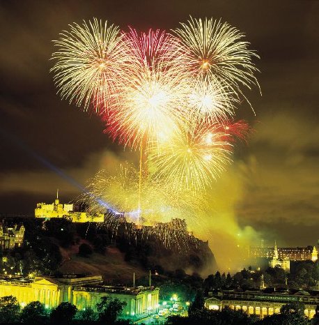 Schottland_fireworks_castle.jpg