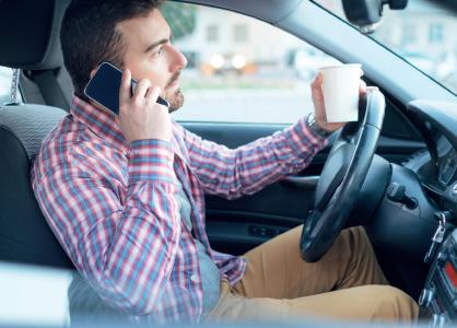 Der KRAFTFAHRER-SCHUTZ e.V. (KS) zur Ablenkung im Straßenverkehr