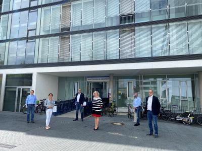 Von links nach rechts: Michael Bingel, Dr. Maike Manz, Guido Oberhäuser, Sabine Brase, Prof. Dr. Nawid Khaladj (Geschäftsführer der Klinikum Darmstadt GmbH) und Gerhard Ertl