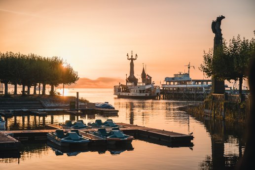 Konstanz-Bodensee-Hafen-Imperia-Bootsverleih-Sonnenaufgang-01_Copyright_MTK-Christoph-Parts.jpg