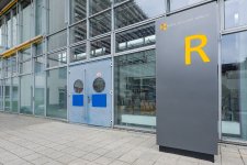 Der Zugang zur ZNA über den Südeingang von Haus R