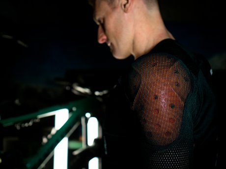 bluegrass-mtb-armour-back-shoulder-d3o-action6.jpg
