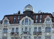 Pläne und Planungen für den Neubau, Umbau oder energetischen Sanierungen werden von Dachdeckern realisiert. Oft sind diese schon im Planungsstadium involviert, um die Machbarkeit sicherzustellen.