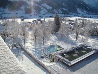 Hotel Lenkerhof_Aussenpool Winter.jpg