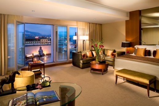 Mandarin Geneva-suite-junior-terrace-suite-bedroom-1.jpg
