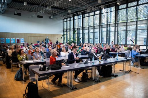 K1024_Zuhörer bei den Vorträgen.JPG