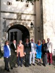 Ehrende und Geehrte auf Schloss Landsberg (von links): Kirsten Budde (novitas bkk), Oberbürgermeister Thomas Kufen, Hiltrud Baege (Cosmas & Damian), Kerstin Ney (thyssenkrupp), Guido Wladarz, Andreas Reimann, Stefanie Lucht und Andreas Bierod (alle Cosmas & Damian).