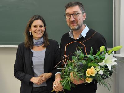 TH-Präsidentin Dr. Muriel Helbig war die erste Gratulantin zur Wiederwahl von Prof. Frank Schwartze zum Vizepräsidenten für Forschung und Internationales / Foto: THL