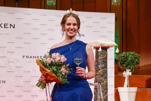 NeueFränkischeWeinkönigin_2026_0002.jpg