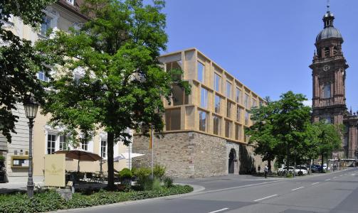 Die Arbeiten im Hof Engelgarten sollen bis August abgeschlossen sein. Die ersten Gäste konnten bereits im Juni in dem Neubau übernachten