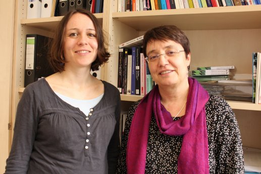 Uni Paderborn_Dr. Romy Reimer und Prof. Dr. Birgit Riegraf_Foto Frauke Döll_8. April 2015.JPG