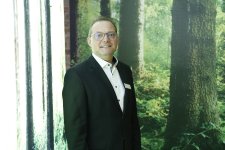 Thomas Frey, Geschäftsführer von Koob Hörgeräte, hat mit der Hör- und Erlebniswelt im Mehr-Marken-Zentrum der Filiale in Weinheim ein einzigartiges Konzept geschaffen.