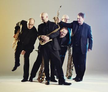 Die fünf Saxophonisten, von links: Kai Niedermeier, Sven Hoffmann, Andreas Menzel, Anatole Gomersall und Ulrich Lettermann. Foto: Quintessence Saxophone Quintet