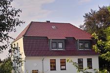 „Pimp my Roof“ – das besondere Dach beginnt beim Dachschmuck (Bildreferenz: 0019.jpg) und endet noch lange nicht beim edelengobierten Ziegel (Bildreferenz 00340.jpg).