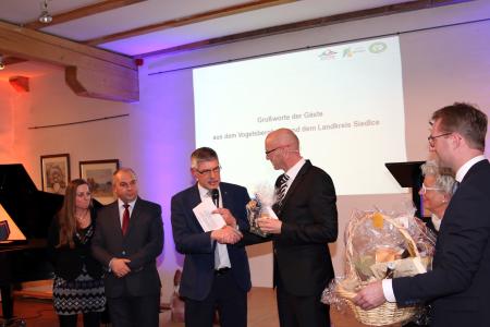Austausch von Gastgeschenken in Oranienburg / Foto: Oberhavelkreis