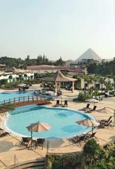 Cairo Pyramids Hotel.jpg