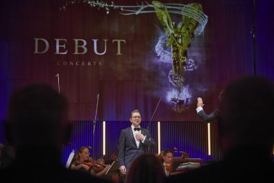 Für Modestas Sedlevicius gab es Beifallsstürme in der TauberPhilharmonie, am Ende wurde er Dritter / Bild: ©DEBUT Concerts GmbH/ Fotograf Ludwig Olah):