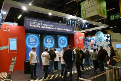 Großer Besucherandrang am DMRZ.de-Messestand auf der Taximesse 2018 in Köln. Foto: DMRZ.de