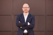 Dr. Oliver Langewitz ist Festivalleiter der INDEPENDENT DAYS|Internationale Filmfestspiele Karlsruhe.