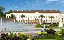 Tagen inmitten der Herrenhäuser Gärten: das Tagungszentrum im Schloss Herrenhausen macht es möglich. (Fotomontage, Copyright: HMTG)