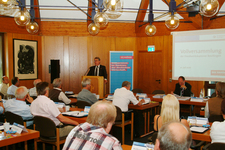 Präsident Joachim Möhrle stellte bildungspolitische Themen ins Zentrum seines Berichtes bei der Sommervollversammlung der Handwerkskammer Reutlingen