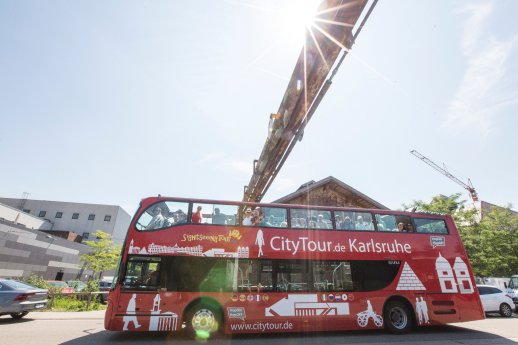 Roter Doppeldeckerbus_Alter Schlachthof © KTG Karlsruhe Tourismus GmbH, Foto Andrea Fabry.jpg