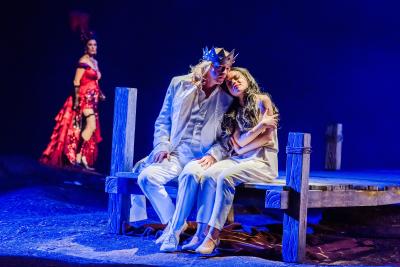 Premiere Oper Leipzig 03.12.17 von rechts Rusalka (Olena Tokar), Prinz (Peter Wedd), Fremde Fürstin (Kathrin Göring) © KirstenNijhof