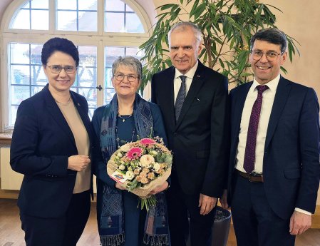 Bundesverdienstkreuz_Sabine Gwarys.jpg